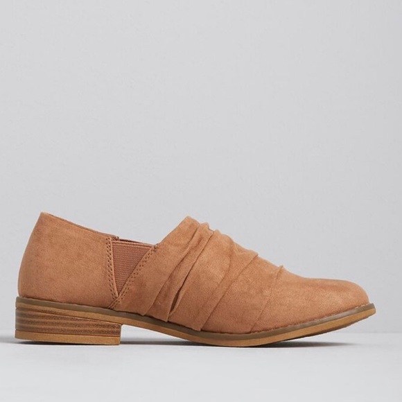 NIB Tan Ruched Top Boyfriend Loafers - Picture 2 of 4